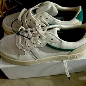 New Label GT Retro Low Leather Sneakers White/Green W9/M7.5 NWT
